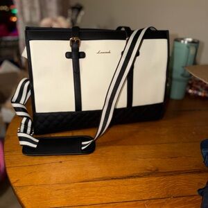 Lovevook Elegant Black and White Laptop/Tote bag Brand New!